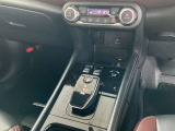 駐車ブレーキは電動式です。オートホールド機能付きで便利ですね