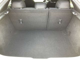 トランクルーム!後ろのシートは片方ずつ倒せます。乗る人や積む荷物に応じてアレンジが可能ですので多彩に使えてとても便利です。
