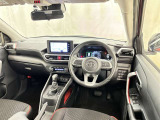 運転席まわりです。 各操作スイッチは使いやすい位置に配置されてます。