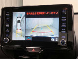 車庫入れなど後進運転時に死角をモニターで確認ができて安全です♪ ステアリング操作の参考になるガイド線も表示しますので車庫入れがニガテな方も安心ですネ!