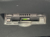 【ETC】有料道路を利用する際に料金所で停止することなく通過できる、ETC車載器(ノンストップ自動料金収受システム機器)が装備されています。セットアップを行うことで利用可能になります。