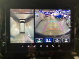 狭い場所での駐車やすれ違いなどでより的確な運転操作に役立つ360&deg;ビューモニターが装備されています。