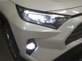 ヘッドライトは消費電力の少ないLED。夜の暗い道でも明るく照らしてれます。