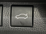 【パワーバックドア】スマートキーや運転席のボタンを押すだけでリアゲートが自動で開閉します!荷物を持っている時や、高い位置にあるバックドアを閉める際に便利な機能です♪