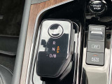【電制シフト】パソコンのマウスのように簡単に操作できる先進的なデザインの電制シフト。扱いやすく、手に馴染みやすい設計となっています。