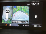 【アラウンドビューモニター】専用のカメラにより、上から見下ろしたような視点で360度クルマの周囲を確認することができます☆死角部分も確認しやすく、狭い場所での切り返しや駐車もスムーズに行えます。