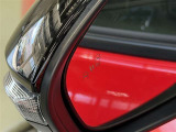 【ブラインドスポットモニター】隣を走る車両をレーダーで検知し、インジケーターを点灯。またウインカーを出した場合にはインジケーターも点滅させて注意を促します
