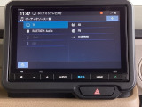 HondaCONNECT対応の便利なナビディスプレー。お持ちのスマートフォンと連携して、ナビやBluetoothでの音楽再生が可能です。デザインはもちろん、操作性も良好です。