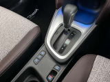 操作が簡単なシフトレバーですのでストレスなく運転が出来ますよ!