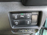 安全機能も豊富なお車です。