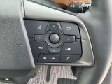 【ステアリングスイッチ】走行中でもハンドルから手を離さずにスピードメーター内のインフォメーションディスプレイの切替、音量調節等、操作できます♪