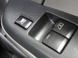 ビジネスカーでも快適装備は外せません。運転席&助手席はパワーウインドウです。(挟み込み防止機能付き)。