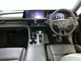 高いホールド性で運転姿勢が安定します。長距離ドライブでも疲れにくいのが魅力です。快適なドライビングライフをお送りください♪