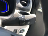 周囲の明るさに応じて自動でヘッドライトの点灯・消灯ができる機能です。トンネル通過時にライトの付け忘れ・消し忘れが無くなり雨の日や夕方の走行も安心・安全ですね♪
