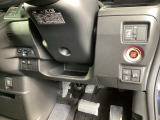 左側に高速で便利なETCがあり、また、便利な電動スライドドア、横滑りを防ぐVSAなどのスイッチは、運転席の右側、手の届きやすい位置にあります。