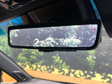 【デジタルインナーミラー】後席の大きな荷物や同乗者で後方が確認しづらい時でも安心!カメラが撮影した車両後方の映像をルームミラー内に表示。クリアな視界で状況の確認が可能です!