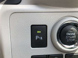 コーナーセンサーを車の前後に装備。障害物までの距離に応じて警告音を変えてお知らせ。縦列駐車時や駐車場・車庫などでの取り回しをサポートします。詳細は販売店スタッフまでおたずねください。