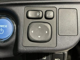 狭い駐車場で便利な電動格納ドアミラーが付いています。