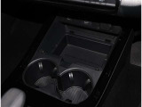 ドリンクホルダーがついてて助かりますね!