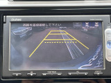 車庫入れ時に安心のバックカメラがついています。
