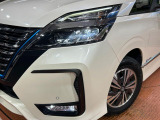 【LEDヘッドライト】悪天候や夜間走行時も良好な視界を確保し安心して運転できる高輝度LEDヘッドライトを装備!点灯速度が早く、消費電力も抑えられています。