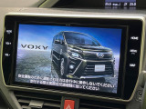 【純正10型ナビ】人気の大型10インチナビを装備。存在感のある大画面はインパクト大!ナビ利用時のマップ表示は見やすく、テレビやDVDは臨場感がアップ!いつものドライブがグッと楽しくなります♪