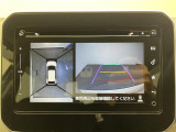 【全方位モニター】クルマを真上から見下ろした視点で駐車をサポートします!死角からの障害物にいち早く気が付くことができます。