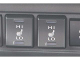 運転席と助手席にシートヒーターが付いています。