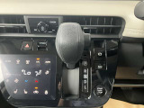 タッチパネル式オートエアコン、お掃除もサッと拭くだけで完了です。