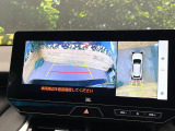 【パノラミックビューモニター】専用のカメラにより、上から見下ろしたような視点で360度クルマの周囲を確認することができます☆死角部分も確認しやすく、狭い場所での切り返しや駐車もスムーズに行えます。