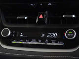 車内を快適に、オートエアコンを装備しています。