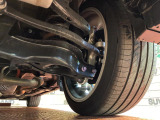 お車を安心してお乗りいただく為には、足回りの定期点検が欠かせません。サービスサポート(有償保証)では無料点検もご提供しており、安心のカーライフをお過ごしいただけるサポート体制が整っています。