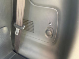 荷室には電源が取れるシガーソケット付き!