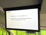 【リヤエンターテインメントシステム】後席にお座りの方も大満足の、人気メーカーオプションを装備。専用の音響システムと、大画面のモニターで移動中もDVD等をお楽しみいただけます。