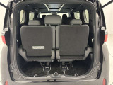 ゆとりある広々とした車内空間は、ドライブを始め買い物やレジャーなど、幅広く活躍します。一人でもみんなとでもお出かけを楽しみましょう!