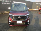 LEDヘッドライトは、本当に明るくて安全です。暗い夜道からお客様を守ってくれます。運転しやすいですし、黄色いハロゲンライトと見比べてください。