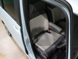 程よい硬さとホールド性が高いシートで長時間運転も快適です。