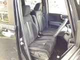 スライドドアなら狭い駐車場でもドアをぶつける心配がありません。ステップが低く乗り降りもしやすいです。