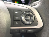 【レーダークルーズコントロール】高速道路での長距離走行が楽に!!自動で速度を保つクルーズコントロールが、衝突軽減システムと連携し、前方の車両を感知して車間を保つように速度調節してくれます!!