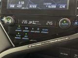 左右独立温度コントロールフルオートエアコンです。運転席、助手席それぞれで独立して温度設定ができます。冷え性の方が乗っても安心ですね♪