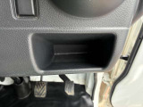 運転席右側のインストポケットになります。
