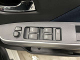 パワーウィンドウスイッチで運転席から全席の窓の開閉ができます♪