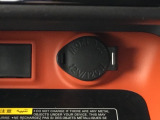 スマホや車載アクセサリーの電源確保に便利なアクセサリーソケットを装備。