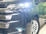 【LEDヘッドライト】悪天候や夜間走行時も良好な視界を確保し安心して運転できる高輝度LEDヘッドライトを装備!点灯速度が早く、消費電力も抑えられています。