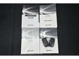 保証書・記録簿・取扱説明書と揃っていいます。キーの電池は新品にお取替えしてから納車させて頂きます。