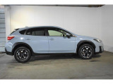 スバルの4WD(AWD)は直進安定性に優れ、日常走行から高速走行まで、さまざまなシーンで安心感に満ちた走りが愉しめます。それは悪路や泥道など左右のタイヤの路面状況が異なるシーンでも変わりません。