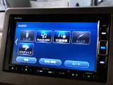 CD、DVD、Bluetooth、AM、FM、スマートフォン接続ができます。