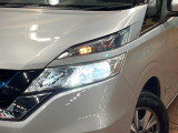 【LEDヘッドライト】悪天候や夜間走行時も良好な視界を確保し安心して運転できる高輝度LEDヘッドライトを装備!点灯速度が早く、消費電力も抑えられています。