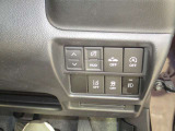 各種機能のボタンがあります。もちろん運転席からの操作も可能。スマートに使いこなしてください。
