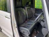 運転席シート廻りは使用感も少なく、良好な状態となっています。丁寧に使われていたことがよくわかりますね。